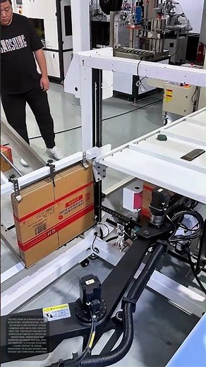 "Automating Logistics: How a Robot Streamlines Box-Filling Tasks"
