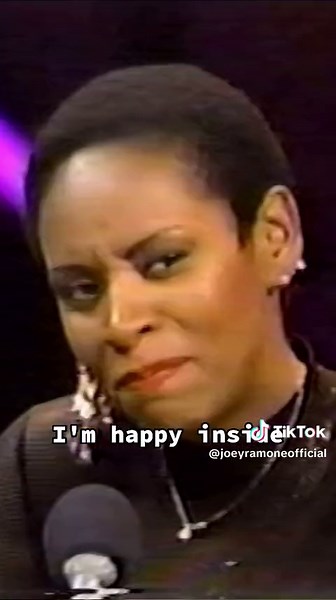 In an interview in 1990, Joey Ramone and Howard Stern discuss their similar appearances.