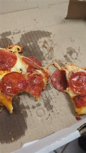 WaWa Rest Stop Personal Pizza Taste Test The Fast-Food Restaurant & Dessert Review Guys