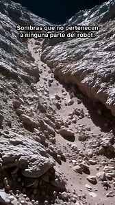 Fotografías filtradas de Curiosity muestran una sombra con forma humanoide junto al rover; la NASA habló de efectos de luz, pero las imágenes desaparecieron temporalmente del catálogo público. ¿Glitch, edición o prueba de que no estamos solos? Déjanos tu opinión. #Marte #Curiosity #Misterio #Conspiración #NASA #alien | Historias del mundo