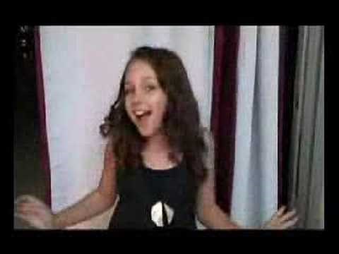 Actress Ryan Newman singing (2007)