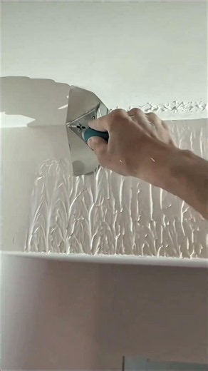 Removing Decorative Textured Plaster with a Scraper