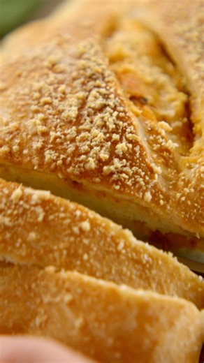 Food Network on Instagram: "Use frozen bread dough to make a super-cheesy stromboli the whole family will love! 🥦🧀 Watch @ThePioneerWoman, Saturdays at 10a|9c and stream on @hbomax. Get @thepioneerwoman's recipe for Broccoli Cheese Stromboli at the link in our bio!"