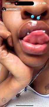 Perfect Glossy DSL Lips Shown Off by Puddin10mil / Puddin10mij | Lip Smelling (TikTok Live)