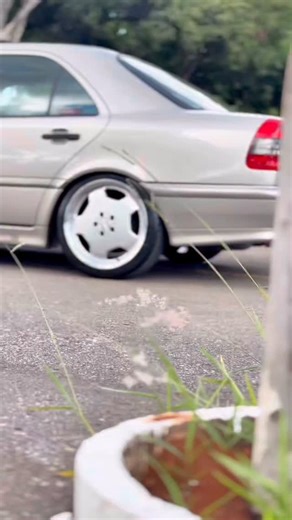 Cleiton cars on Instagram: "Mercedes C-180 1999 💰 Preço: VENDIDO 📍 Localização: DF ☎ Contato: 061 9.8535-7280 ▃▃▃▃▃▃▃▃▃▃▃▃▃▃▃▃▃▃▃▃ Características: ▪ Interna Monocromática com bancos elétricos ▪ Rodas monoblock aro 18 com pneus 0km ▪ Teto-solar ▪ Manual do proprietário e Chave Reserva. ▃▃▃▃▃▃▃▃▃▃▃▃▃▃▃▃▃▃▃▃ ⚠ Analiso possibilidade de trocas. ▃▃▃▃▃▃▃▃▃▃▃▃▃▃▃▃▃▃▃▃ O comprador declara estar ciente de que a aquisição do veículo, com base em fotos e vídeos, ocorre por sua conta e risco, assumindo in