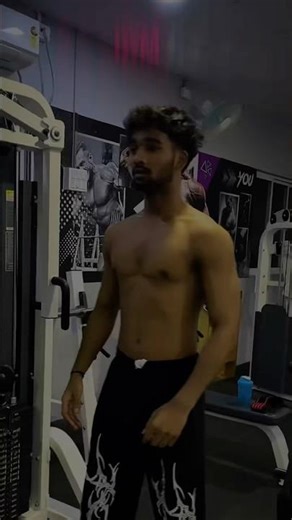 Gym or Job 🙇‍♂️ Please Like and subscribe 🥹#gymmotivation #gymworkout #posingtime