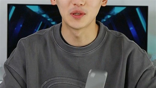 移动固态硬盘SSD支持USB-C快充，连接手机只需一根转接线。实测传输速度达500MB/s，备份照片视频超便捷，出差也能轻松处理大文件，实用又高效！