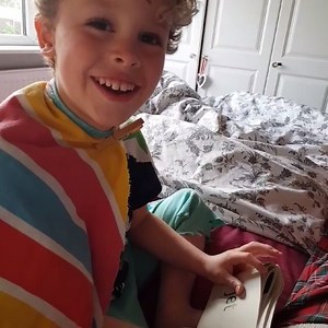 Here is Luca, aged 4 using Fred Talk, read the word to blend using a RWI Sound Blending book. Great Job Luca! | Ruth Miskin Training