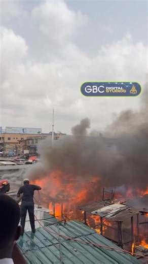 BREAKING NEWS: Fire outbreak at Kwame Nkrumah Circle. 🚨 The Ghana National Fire Service is on the scene, battling the blaze. No casualties reported yet, but several shops have been destroyed! #fireservice #gbcnews | Ghana Broadcasting Corporation