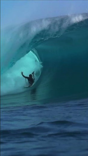 Bodyboarding BIG SWELL at Teahupo'o