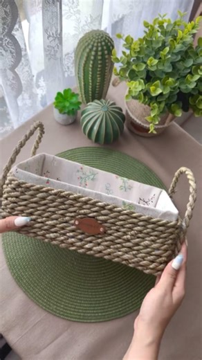 Don't waste your shoe box! Transform it into a beautiful basket #shoesboxdiy #diycardboardcraft