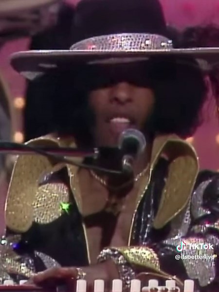 Sly & The Family Stone live on The Midnight Special (1973). #70s #funk #soul