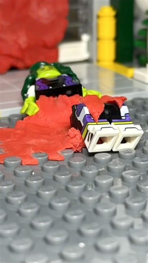 Lego Wanda KILLS She-Hulk 😱 #lego #marvel #legomarvel #stopmotion #legos #wanda #shorts #fyp