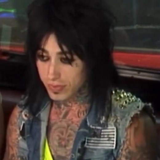 Ronnie Radke abt his left arm tattoo looking like a cheese grater (Warped Tour, 2012)