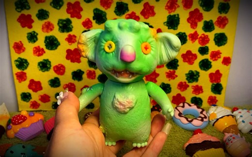 收到新玩具的小孩是世界上最幸福的小孩！快乐周末的sofubi 玩具分享～