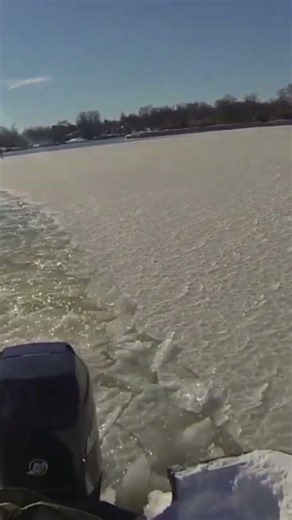 Boating thru 6 Inches of Ice in the Polar Vortex in the Whaler