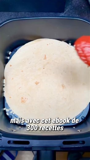 Vous avez un AirFryer à la maison Alors préparez-vous à l’utiliser comme un vrai chef Le Chef Paulet a réuni dans un ebook exclusif 300 recettes testées en cuisine pro 👉 Des plats croustillants, fondants, et surprenants 👉 Des desserts dorés à souhait 👉 Et même ses secrets de marinades et glaçages Transformez votre AirFryer en votre meilleur allié du quotidien Disponible dès maintenant pour 4,99 € 📘 Téléchargez votre exemplaire ici : 👉 https://produits.drabona.com/products/ebookair | La cuis