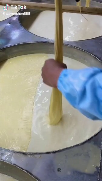 Authentic Chinese Street Food: Making Tofu Skin the Traditional Way