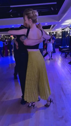 Join @sheshazam for an Argentine Tango Level 2 • Six Week Course focused on cross system close embrace starting this Tuesday Nov 11, 2025 @atomicballroom • Also, follow @jessica.ann.wilbert @frim.fram.frocks @shopglissade for beautiful tango clothes. Video by @dance.frames | Shesha Marvin