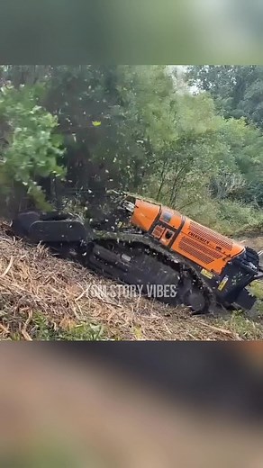 “Energreen Robogreen EVO หุ่นยนต์ตัดหญ้าพิชิตเขา! ต่างยังไงกับรถแทรกเตอร์ทั่วไป?” 💥 #Energreen #RobogreenEVO #หุ่นยนต์ตัดหญ้า #รถแทรกเตอร์ #เครื่องจักรกลการเกษตร #เครื่องจักรหนัก #เทคโนโลยีเกษตร #Agritech #SlopeMower #RCmachine #ItalyTech #ตัดหญ้าไต่เขา #รีวิวเครื่องจักร #เกษตรทันสมัย | Tom Story Vibes