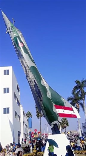 Lima. Citizens at the FAP air base, April 26, 2026. SUBSCRIBE