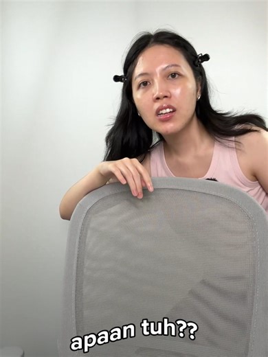 Applying Base Makeup with a Powder Puff