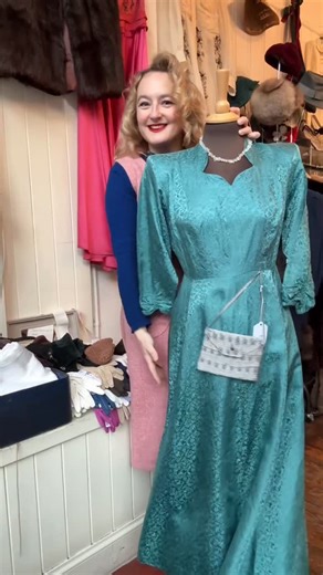 Carnivàle Vintage Edinburgh on Instagram: "Old Hollywood glamour will always have our heart 💖💖 #1940sfashion #1940svintage #truevintage #vintageshopping #vintsgeshop #1940sdress"