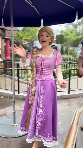 Best day ever seeing Rapunzel & Flynn! #rapunzel #flynnrider #disneyland #disneycharacters #bestdayever | Joanne V Roberson