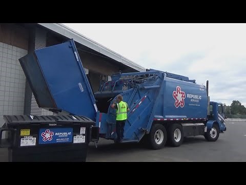 Republic Services 1021-LPG(Propane) Autocar WXLL Leach 2R3 rear loader