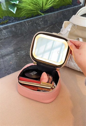 Essential Tips for Organizing Your Makeup Bag