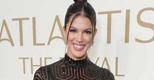 Iris Mittenaere : audacieuse, elle ose la nuisette en robe de soirée et met le feu à la toile