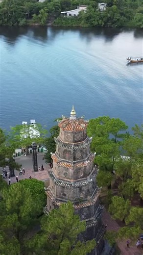Visit AsiaLifestyleMagazine or comment “Vietnam” to read more.