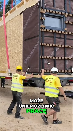 Zastanawiasz się, jak wygląda montaż domu modułowego na fundamencie i czy pogoda może przeszkodzić w realizacji? 🌦️🏗️ Zobacz, w jakich warunkach pracujemy i jak szybko powstaje gotowy budynek na Twojej działce! 📲 Sprawdź więcej o naszej technologii na www.smart-mod.pl #SmartMod #dommodułowy #montażdomu #budowadomu #shorts #fundament | Smart-Mod.pl