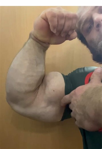 Bicep pump. - Code: SMAEV1 for all @BuckedUp supplements! - #bodybuilding #gymtok #weightlifting #andreysmaev #biceps