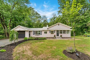 7 Lakeview Ave, Sandown, NH 03873 - MLS 5050580 - Coldwell Banker