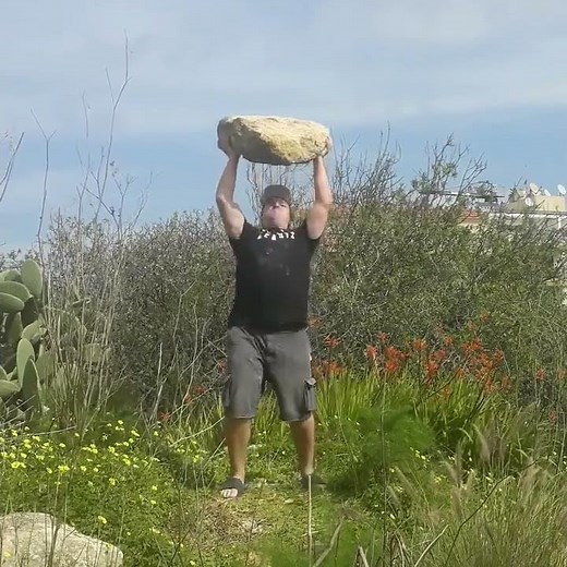 STONE LIFTING IN MALTA
