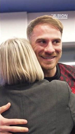 Mac Allister reunites with Brighton staff again 🥹