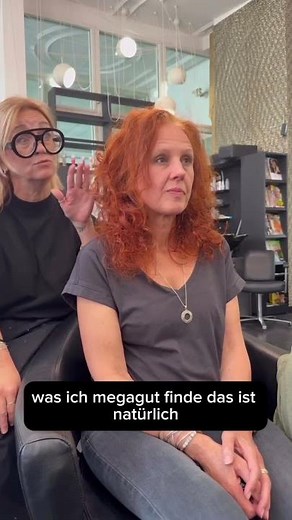 Lockige Haare sollten am besten in ihrer natürlichen Form geschnitten werden...@kopf_kunst#friseur