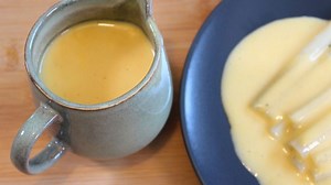 Sauce hollandaise: Der Soßen-Klassiker ganz einfach selbst gemacht