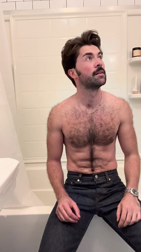 Shrinking my 1980s Levi’s 501s in the bath #shrinktofit #levis #vintagefashion #fyp #501 #mensfashion #fyp