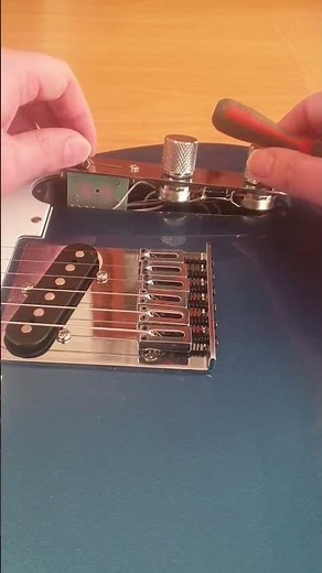 Squier Affinity vs Fender Standard Telecaster - Switch and pots comparison.