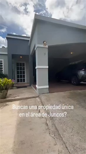 Casas PR Realty Lic C 18924 Ivan Rijos on Instagram: "🌿🏡 ¡TU OASIS PRIVADO EN CEIBA SUR, JUNCOS! 🌞✨ Un lugar donde la naturaleza abraza tu día y la tranquilidad se convierte en tu estilo de vida. Imagina despertar con brisa fresca, árboles frutales y suficiente espacio para crear tu propio paraíso tropical… Todo esto en una comunidad privada y súper céntrica. 🌴💚 💲 $350,000 🛏 4 habitaciones | 🛁 2.5 baños 🏠 2,000 p² de construcción 🌳 3,047 m² de terreno 🚗 Marquesina doble 20x20 + terraz