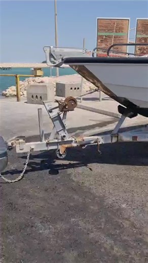 yacht_club.bh 🇧🇭 on Instagram‎: "للبيع قارب دبي مارين 31 قدم مديل 1994 القارب مجدد بالكامل 2021 محركات 250×2 زوزكي فور ستروك مديل 2008 بحالة ممتازة الممشى 820 ساعة ونج داخلي حاجز امامي صيوان هفي ديوتي مقطورة من مصنع نيوتيم جاهزين GPS شاشة لورانس 12 بوصة وجهاز خفر السواحل أضواء LED صناديق مخزن تحت الكراسي مع تنجيد كامل تانكي بترول 500 لتر تانكي ماي 150 لتر القارب مرتب ومرسيدس بالبحر وجاهز للابحار يوجد شحن لدول الخليج الموقع مملكة البحرين / بندر الدار سترة السعر 6.200 دينار بحريني قابل للتفاوض ا