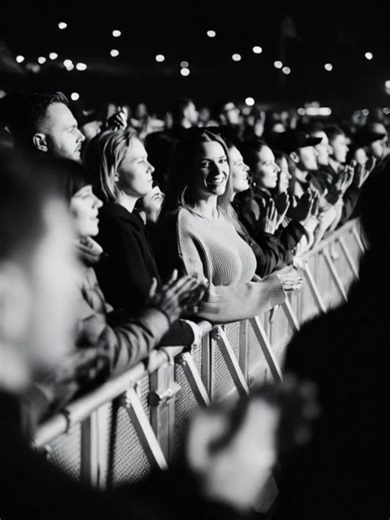 Belle fille qui danse au festival Rock en Seine à Paris #rockenseine #filledanse #filleparisienne