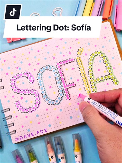 Conoces alguna Sofía? 🩵 Tutorial de Lettering! 🤗✨️ #letrasbonitas #lettering #marcadores #ideasen5minutos #sofia Cómo hacer esta letra? 🩵 Tutorial de lettering ✨️✨️ Aprende a hacer esta portada de cuaderno con tu nombre! 😍✨ Hoy te traigo el tutorial de mi portada: letras súper coloridas, rellenas con patrones y garabatos. Dedicado a las Sofía! ✨️✨️✨️ Quise crear un diseño lleno de color y buena energía! 🩵💖💜 El efecto es hipnótico y MUY relajante de hacer. ✨️🎨 Es una idea perfecta para po