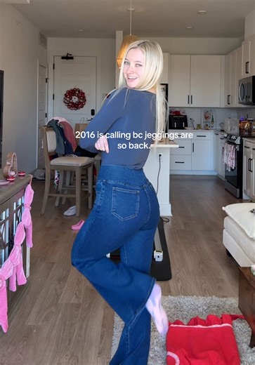 The Comeback of Jeggings: 2023 Fashion Trend