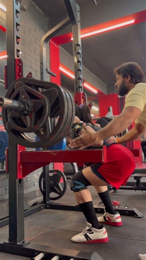 Squats #motivation #fitnessmotivation #youtubeshorts #powerlifting #squat