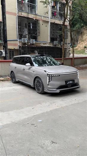 Zhiji LS9 Modified Body Kit Showcase in China