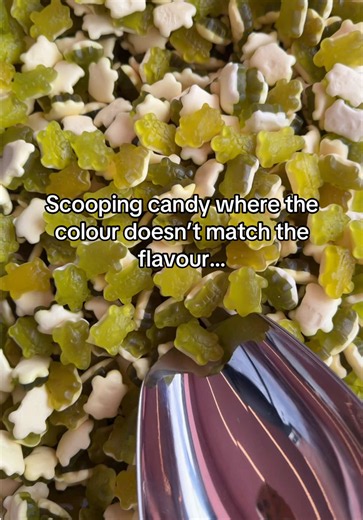 When the colour doesn’t match the flavour…👀 #green #scoop #scoops | Scooping Candy
