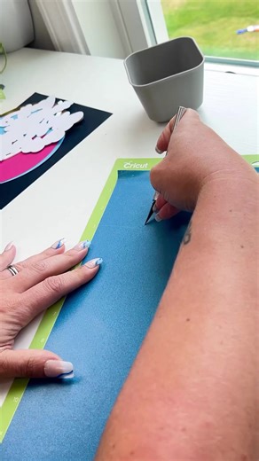 23K views · 153 reactions | I’m back with my next course on Creative Fabrica! This time you can grab some card stock paper and HTV and learn how to make this rotating cake topper for a fun gender reveal!  Grab a FREE TRIAL to creative fabrica: https://www.creativefabrica.com/promo/8417/0P1061-FGHIJKLMNO/ref/2371611 %cricut #caketopperideas #genderrevealparty #diybabyshower #diygenderreveal | Dinosaur Mama SVG | Facebook